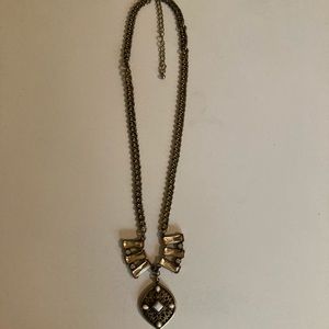 Women’s necklace FREE w/10$ purchase